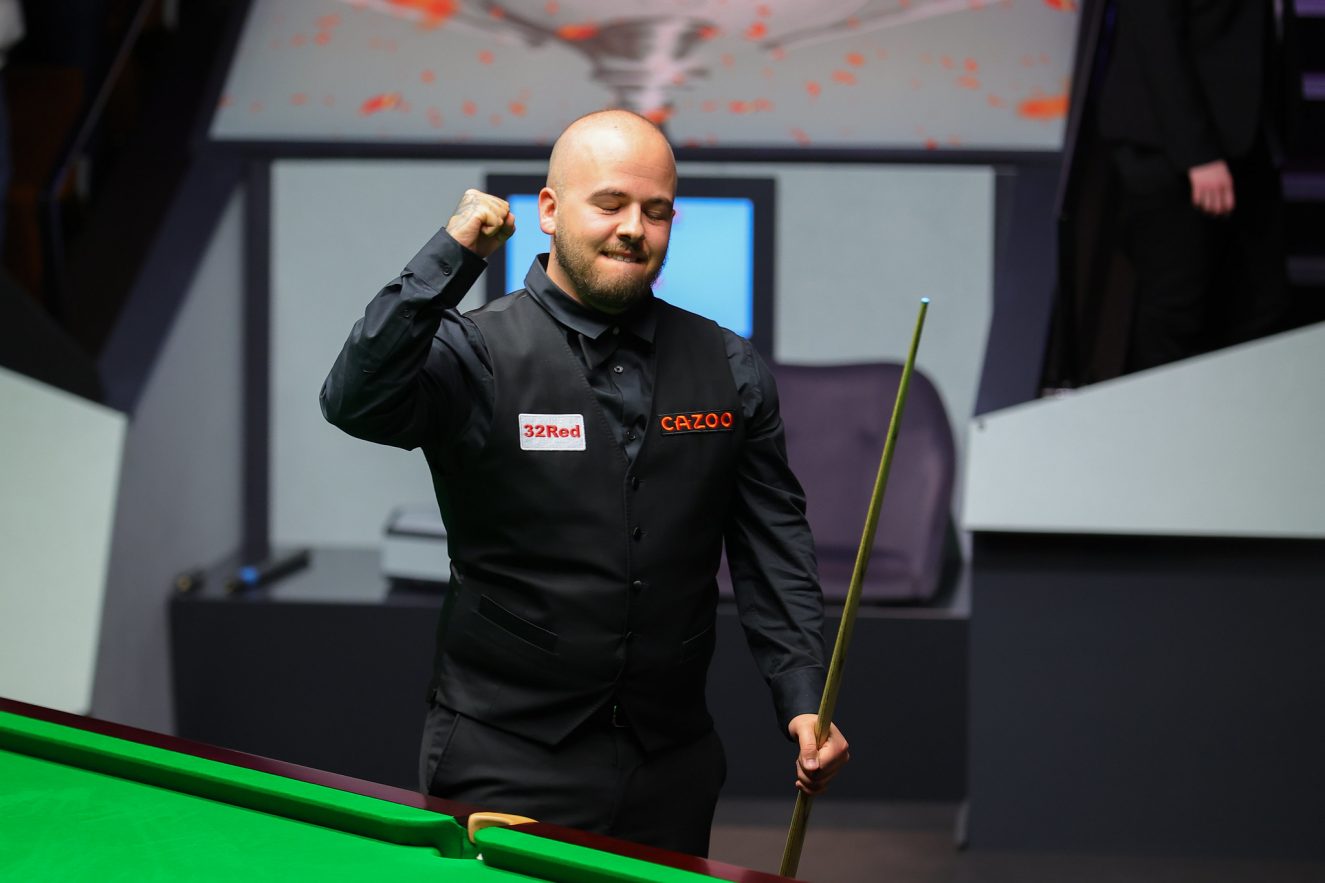 广东半场险胜浙江！徐杰萨姆纳齐爆，奎因太好用，胡明轩高开低走